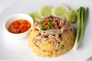 ข้าวผัดหมู	បាយ​ឆាសាច់ជ្រូក 	Pork Fried Rice