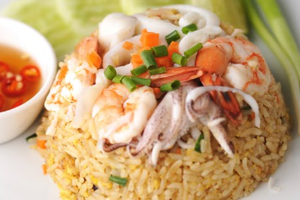 ข้าวผัดทะเล	បាយ​ឆាគ្រឿងសមុទ្រ 	Seafood Fried Rice