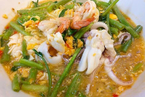 สุกี้น้ำทะเล	ស៊ូគីស៊ុបគ្រឿងសមុទ្រ	Sukiyaki  Soup with Seafood