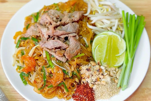 ผัดไทยหมู	ប៉ាតថៃសាច់ជ្រូក	Pad Thai with Pork