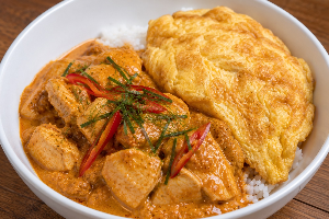 พะแนงไก่ + ไข่เจียวบุฟเฟ่ต์