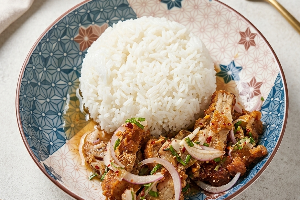 ข้าวยำไก่แซ่บ