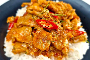 ข้าวราดแกงแพนงหมู