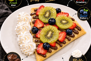 #S02 Nutella + Strawberry + Blueberry + Kiwi +Whipping Cream 
